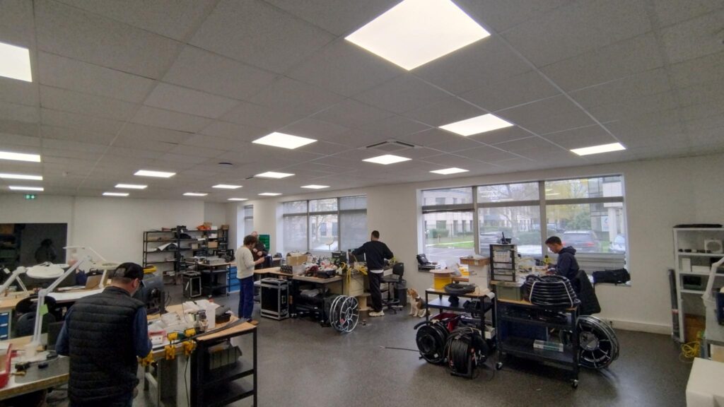 Atelier de fabrication de câbles fibre optique pour le broadcast